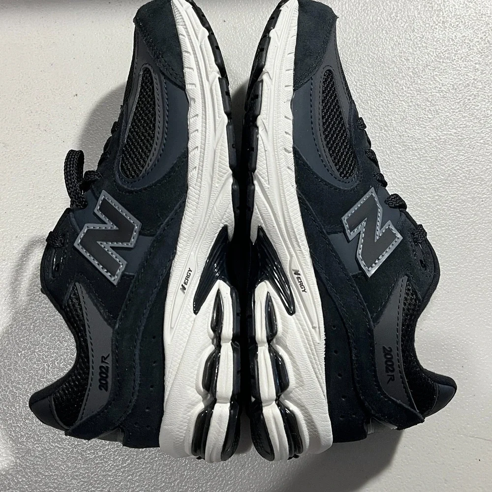 New Balance Boys 2002 Sneakers GC2002BK Suede Black Youth 4.5 / Women's 6 Shoes